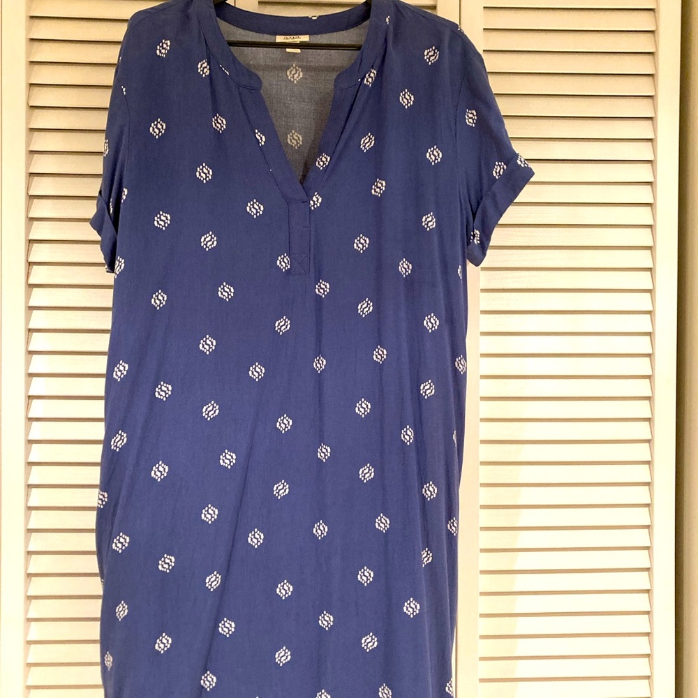 Short sleeve shift dress with pockets